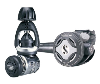    Scubapro MK17/S555